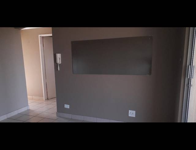 2 BEDROOM FLAT RENTED IN CAVERSHAM GLEN